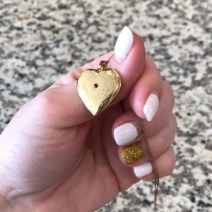 Vtg Heart Shaped Gold tone necklace